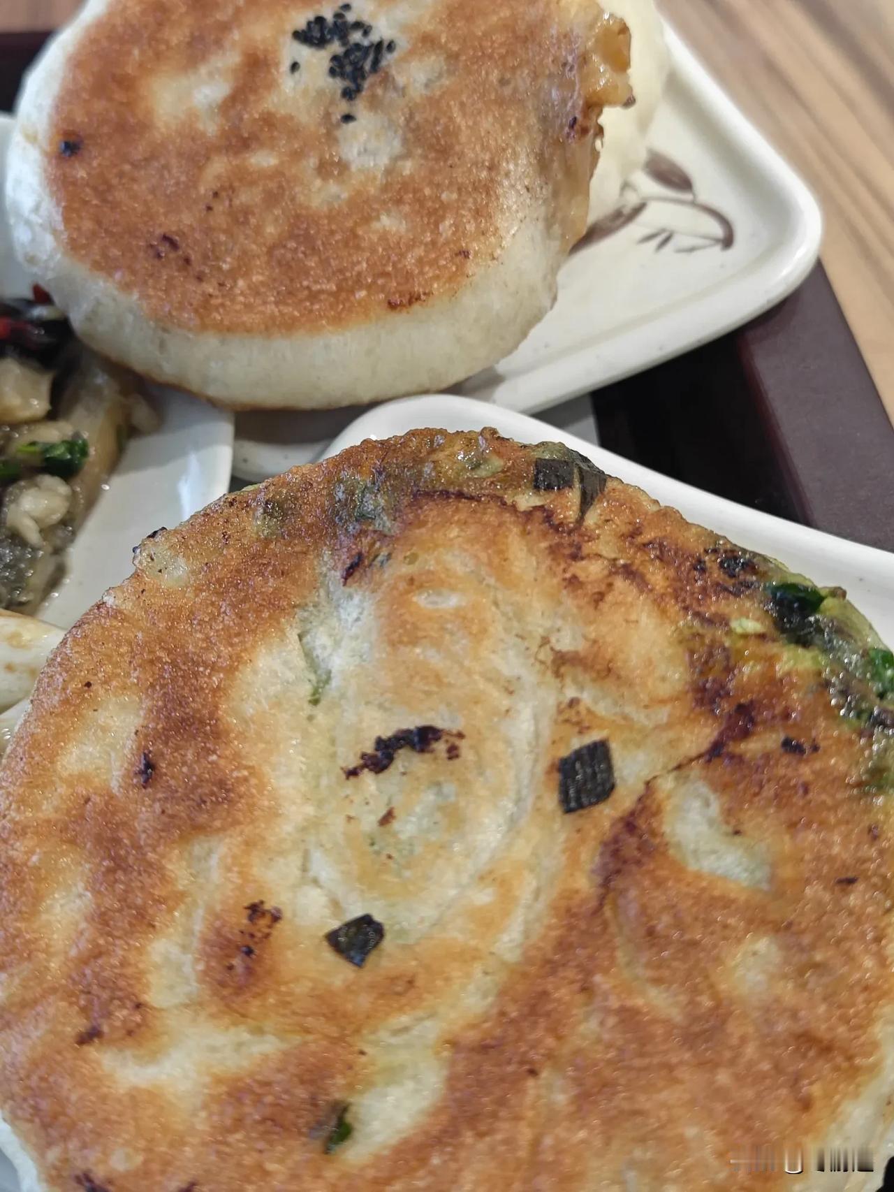 #秋日生活记录#和记馅饼，算得上是牡丹江特色的美食小吃。在当地也是开了很多家店铺