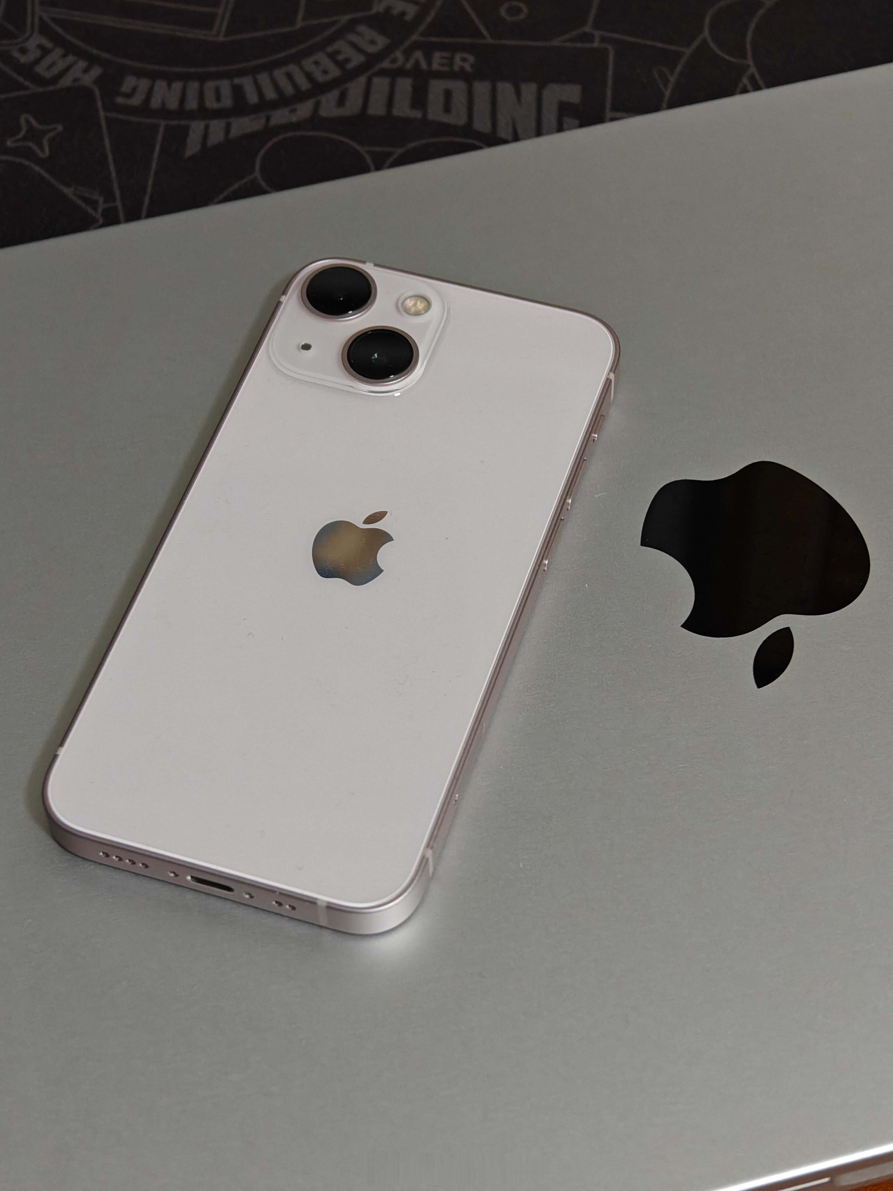 如果 iPhone 13 mini 这样的机器也是 USB-C 口就好了。 ​​