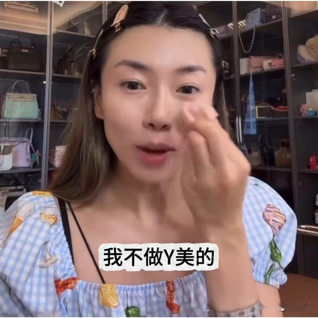 程晓玥直言没做过医美，懒到不愿折腾，坦言变美不止一条路
 
程晓玥公开自曝从没碰