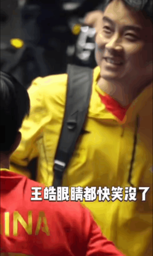 果然，王队就是白告的养老保险，是白告的唯一希望呀，
这每次白告看到王队一个人扛下