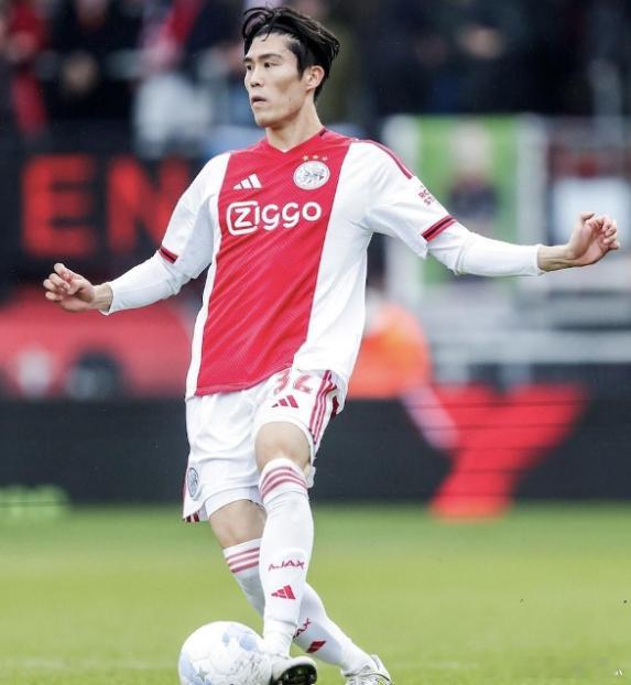 荷媒：富安健洋今夏将告别阿贾克斯，效力仅半年便分道扬镳据报道，阿贾克斯技术总监约