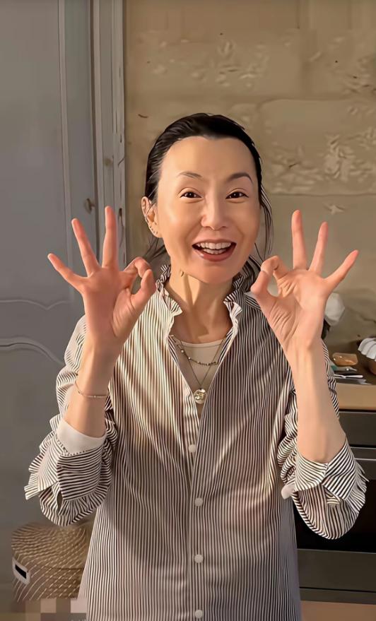 班主任一句话，揭开高圆圆学生时代的秘密：至少十个班的男生在追她。

高圆圆有多美