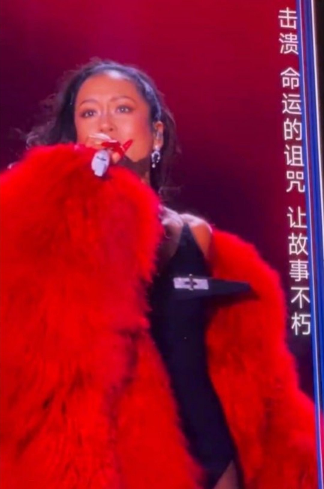 吉克隽逸唱到一半把衣服脱了 浙江跨年晚会被吉克隽逸帅晕，脱衣那一下直接封神了