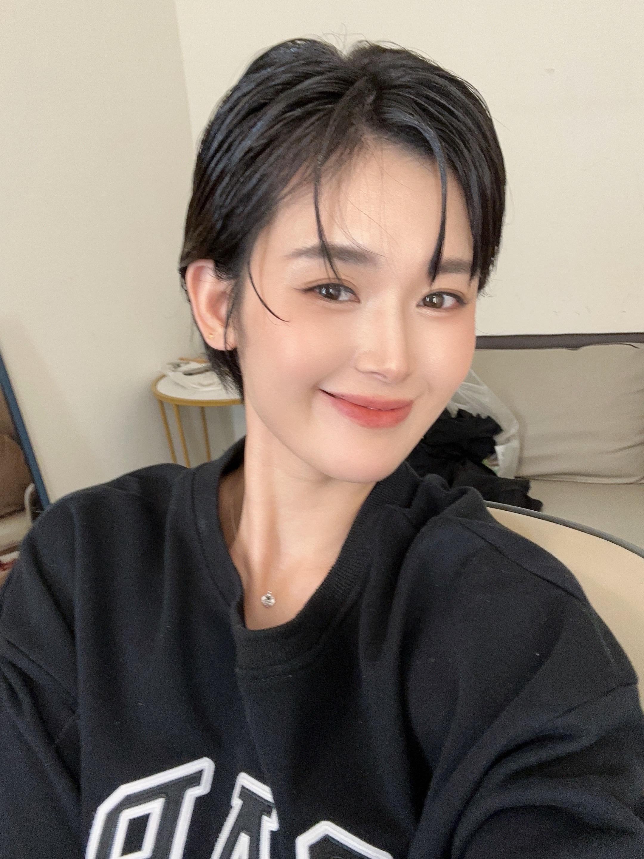 人一旦看清了自己 也就不会再去轻易的评价他人