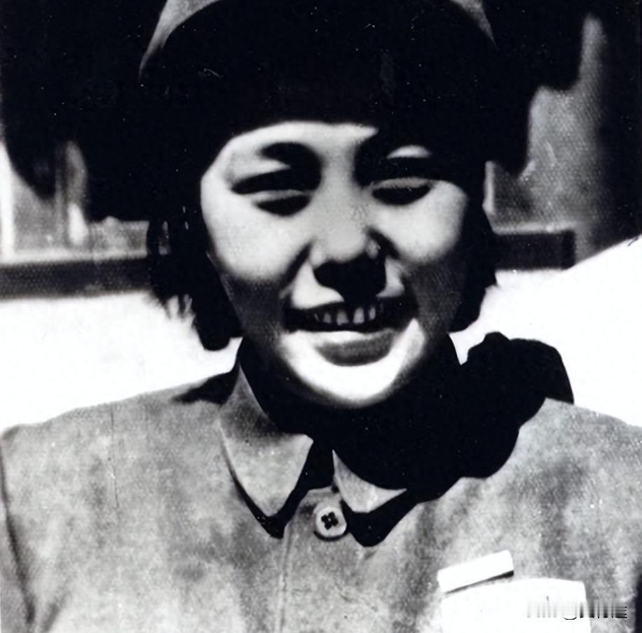 贺龙的前妻蹇先任有多美？为贺老总生下2个孩子，离婚后终身未婚


骞先任是一九零