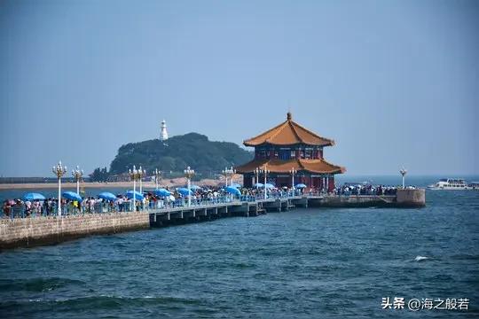 旅行的意义不仅是看风景，而是让风景也看看你。我的理解是人和风景互为交换能量，成全