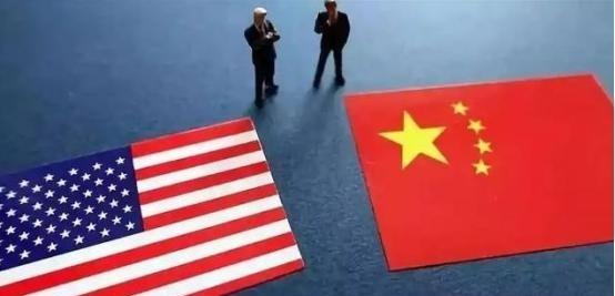 眼下，全世界都在看中美谁先撑不住，现在是中国有货卖不出，急着赚钱，美国是有钱买不