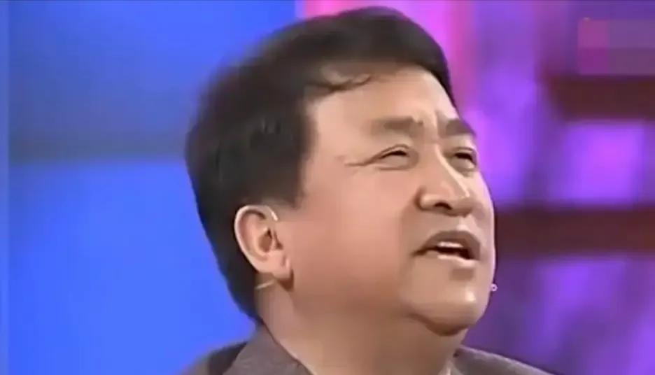 姜昆在节目里聊起1984年春晚，说当年是他把殷秀梅推到全国观众面前。
那会儿他管