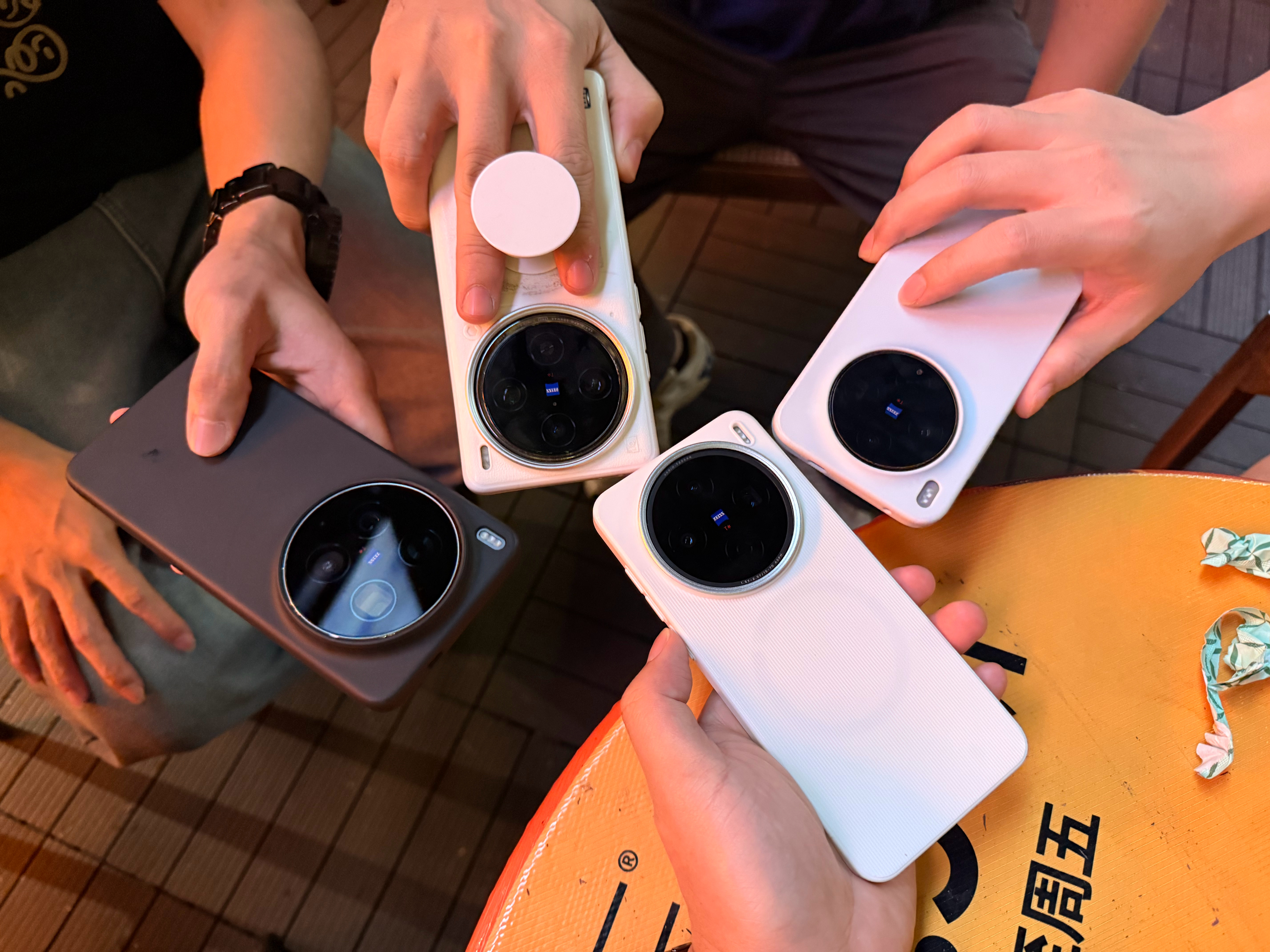 之前用VIVO X80pro的时候在一个朋友群里带了一波货后来开始一大帮群友买了