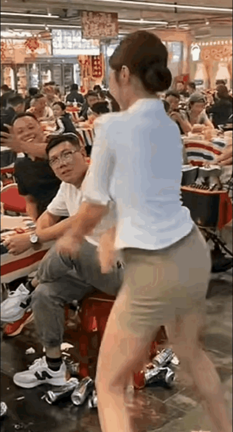 商家为了流量、为了博人眼球也是拼了！你接受这样的美女热舞吗？美女太逛了 聂小妹魔