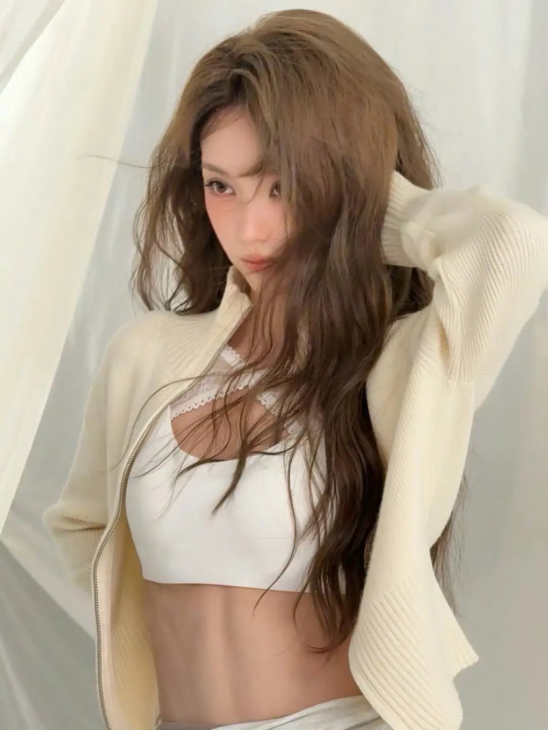 田曦薇韩式妆容 田曦薇马甲线好美 田曦薇新代言韩式妆容，这个锁骨马甲线妆容发型没