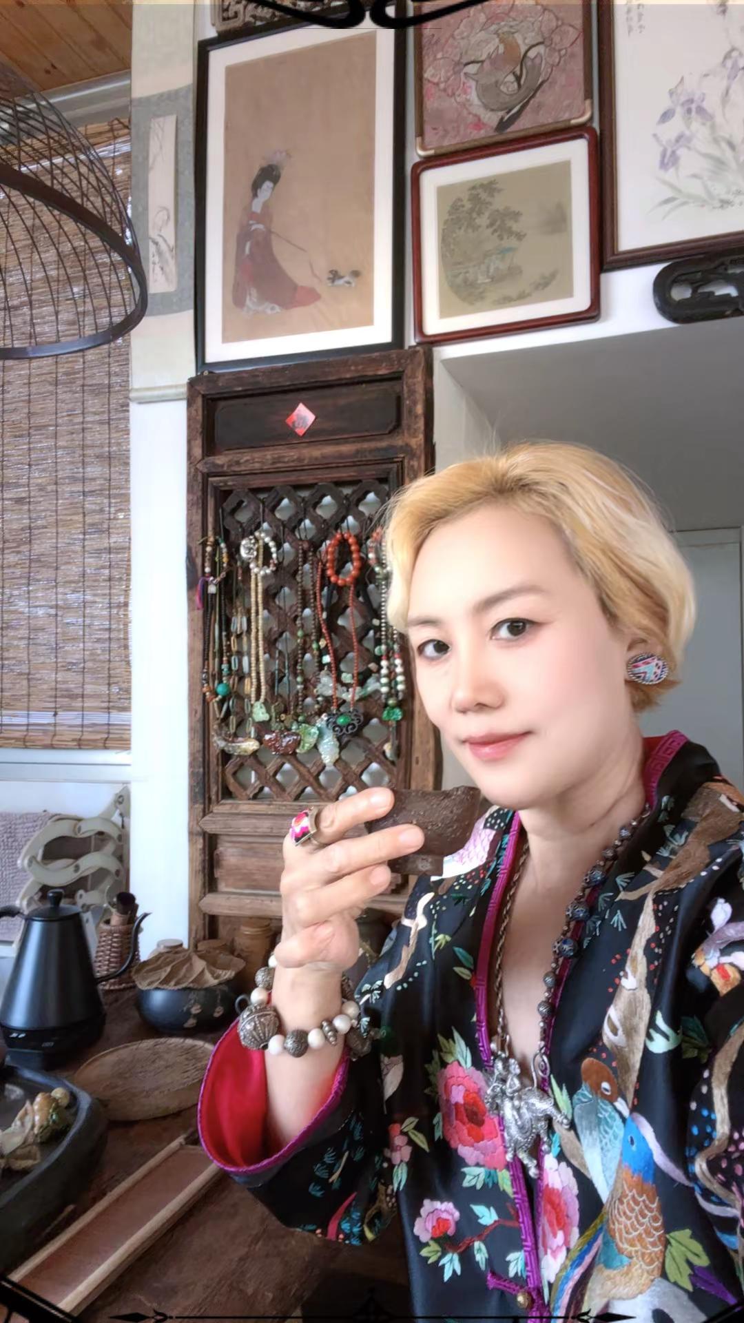 总要穿一次少数民族服饰吧