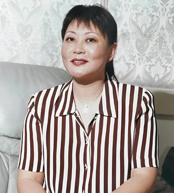 2004年，杨蕾说和戴志诚离婚后，有次两人在后台碰上，结果他还笑着朝自己伸出了手