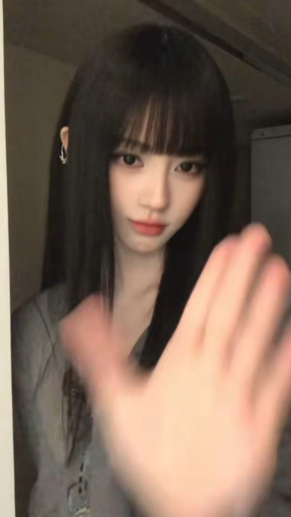 我嘞个女朋友好美～是我举的手机！ 