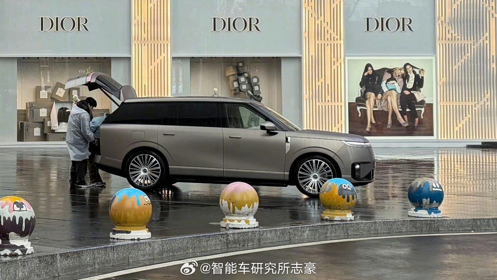 这GX的线条，揽胜味道也太浓了吧不过这个样子，配合VLA 2.0 ，这个组合我倒