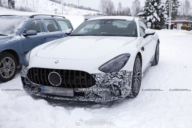 #大v聊车# 【2.0T四缸的双门奔驰跑车，AMG GT 43谍照曝光】近日，有
