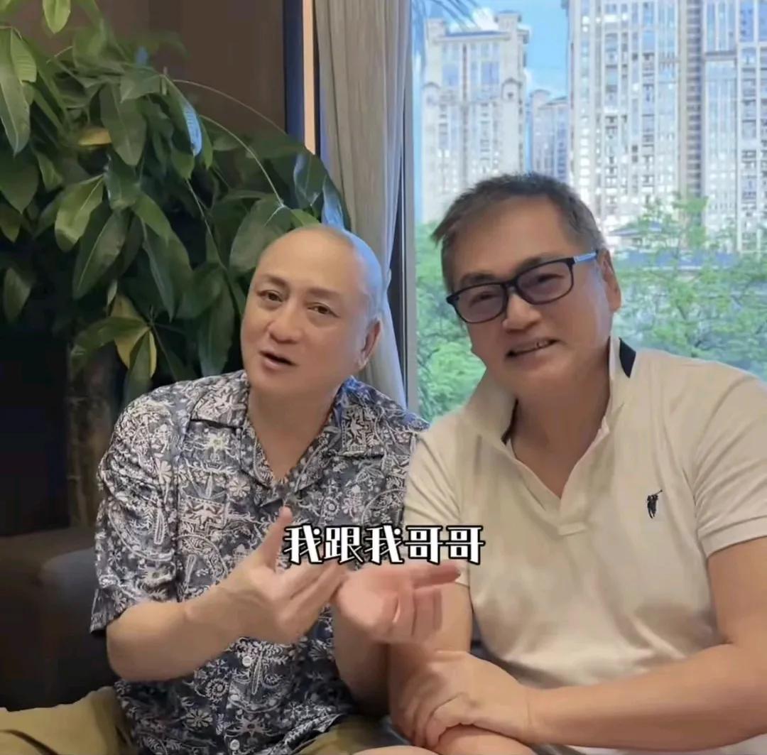 汤镇业 汤镇宗兄弟俩关系一直很好
前段时间两兄弟一起出去吃饭，点了锅浓浓的汤（图