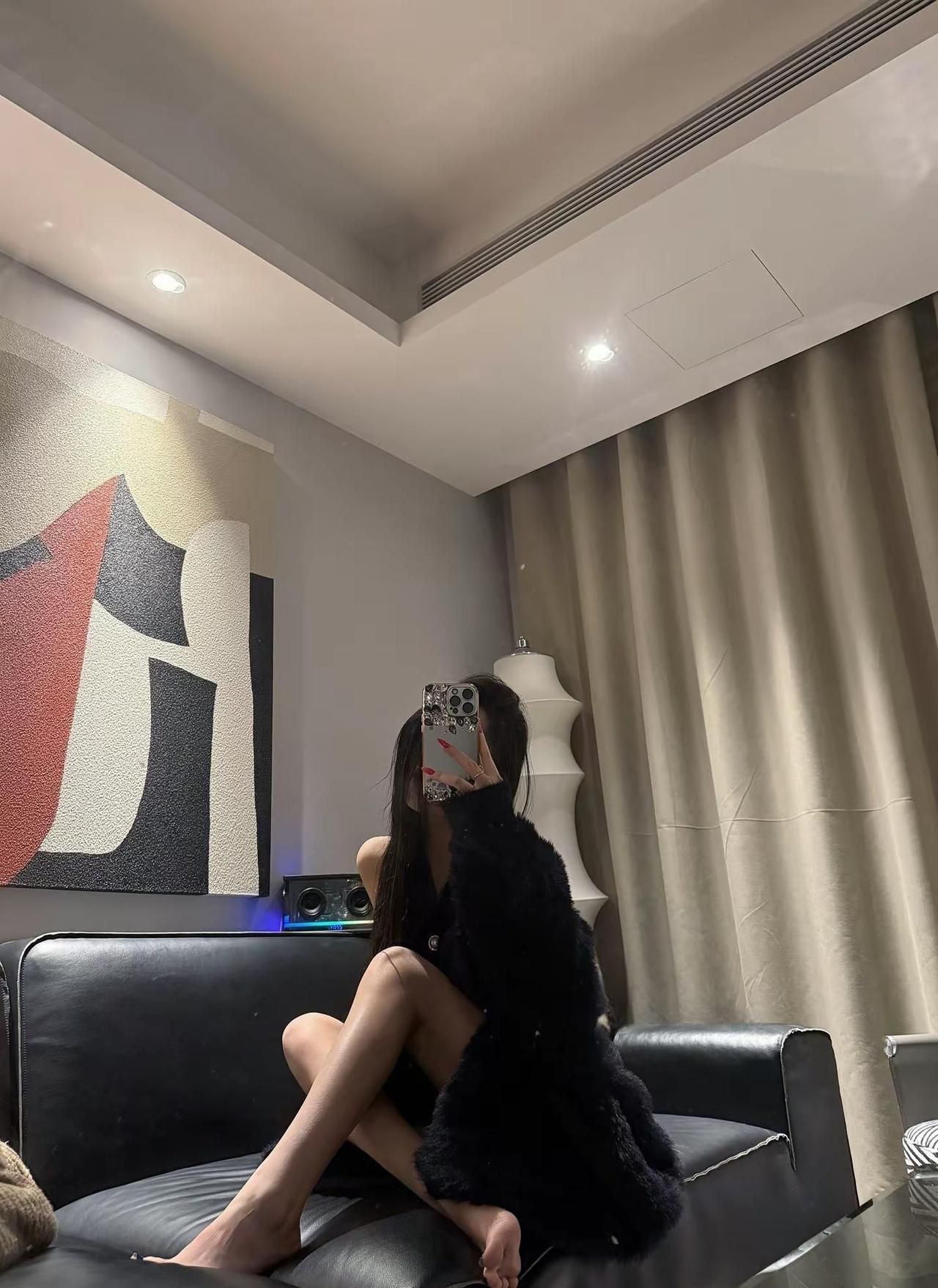 爱人的第一课是教她不自卑御姐 黑色系室内拍摄