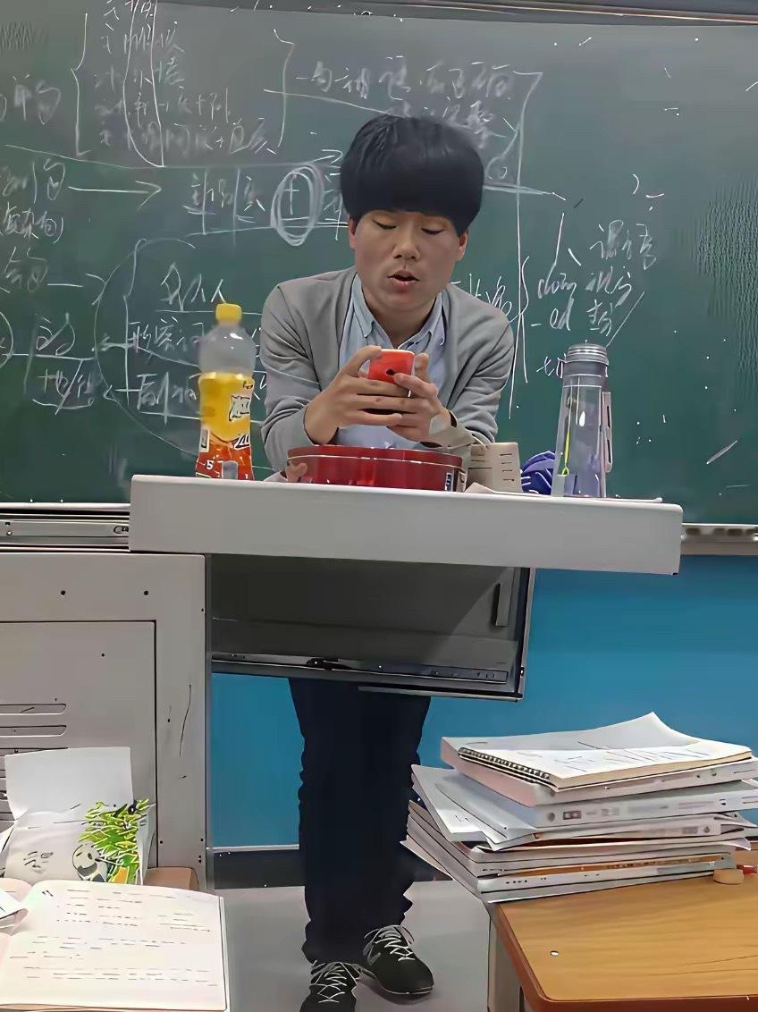 在新东方上课时的董宇辉 
