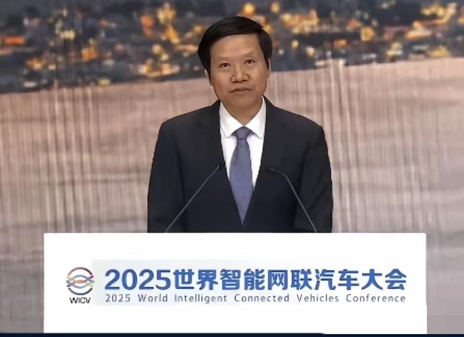 雷军呼吁：
全行业要停止雇水军互相抹黑！

在行业大会上，雷军发声，呼吁全行业要