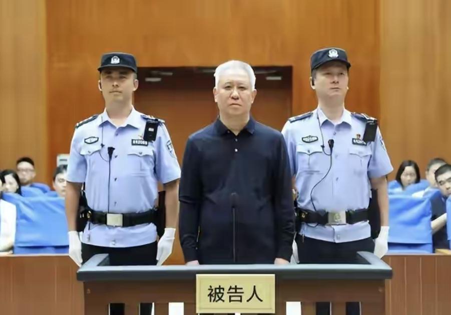 许家印的案子终于尘埃落定。

许家印被控8项罪名，被深圳市中级人民法院判处无期徒