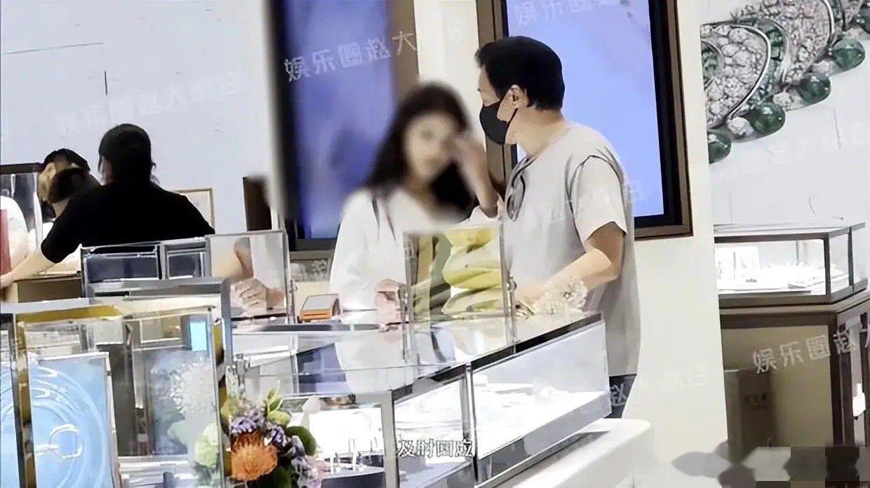 #陈金飞杨采钰疑分手#杨采钰  爆大瓜！61岁男友疑出轨！7月12日，有八卦媒体