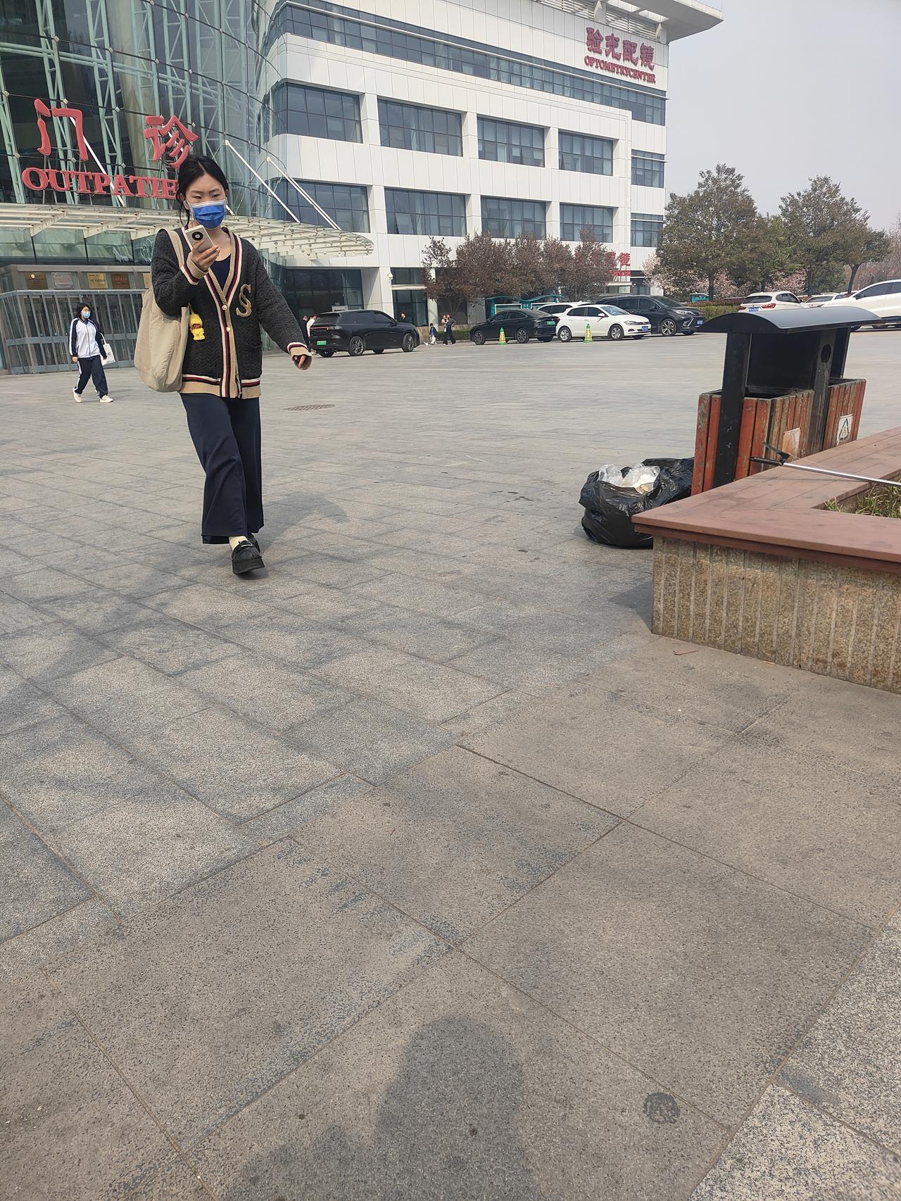 最近经常听人说邢台的商场建材市场人少的可怜，由此联想到最近买房的估计也是少的可怜