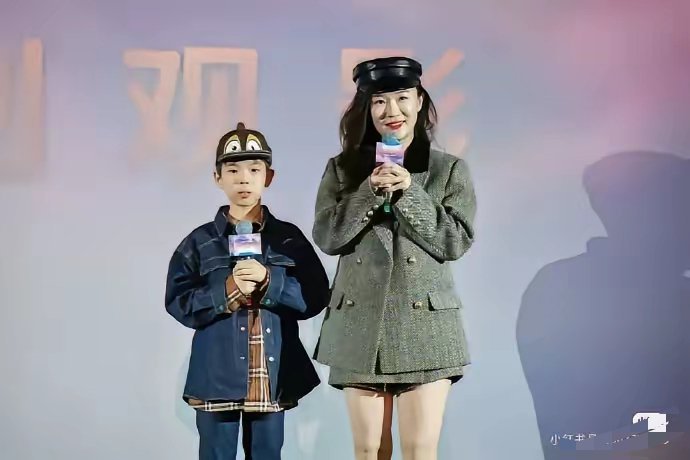 这是嗯哼？怎么说呢？五官以一种意想不到的方向发展但是确实也看的出来是他 