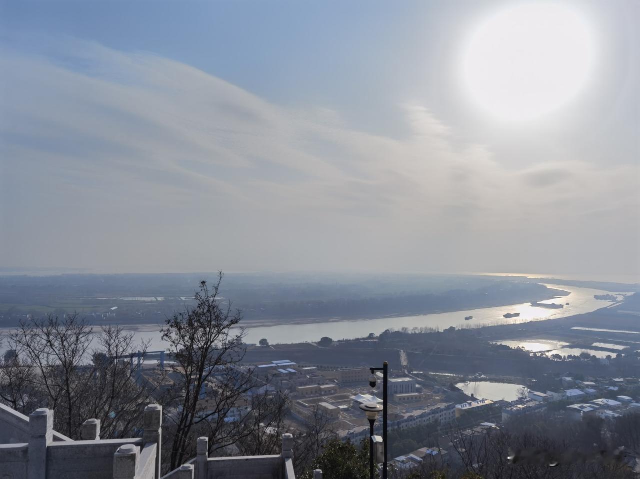 鄙人被关“小黑屋”好多天了，虽然还能继续发作品，但是不会有一分钱的收益，说是要等