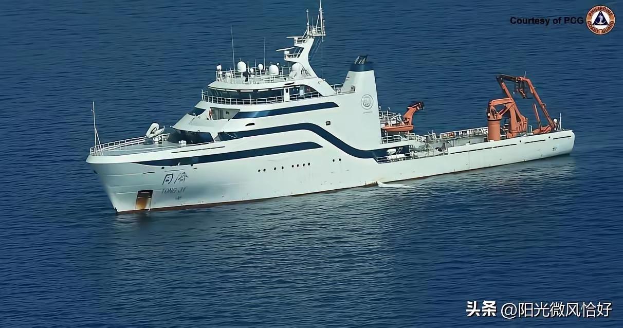 南海一吃紧，就抓紧再填几个岛礁，风浪越大鱼货越丰啊。今后，不单要原有基础上种岛，
