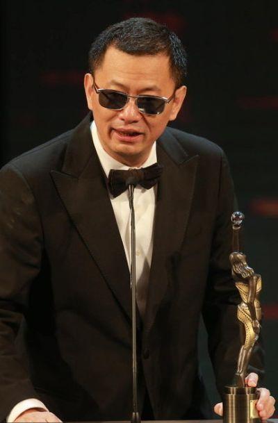 演员，董勇说，王家卫懂女人，知道什么时候的女人最美，我们拍繁华，在摄影棚里，我最