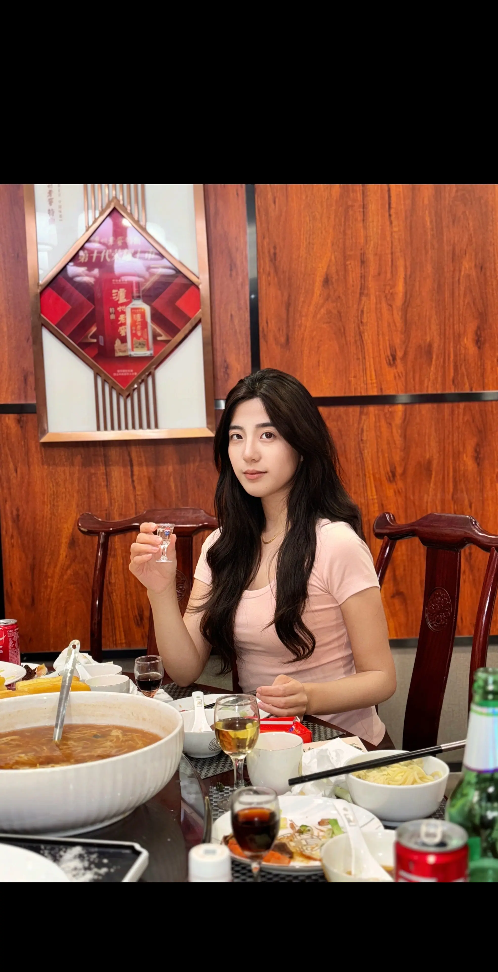 人总是执着于第一眼喜欢上的人或物 此后遇到的全是莞莞类卿