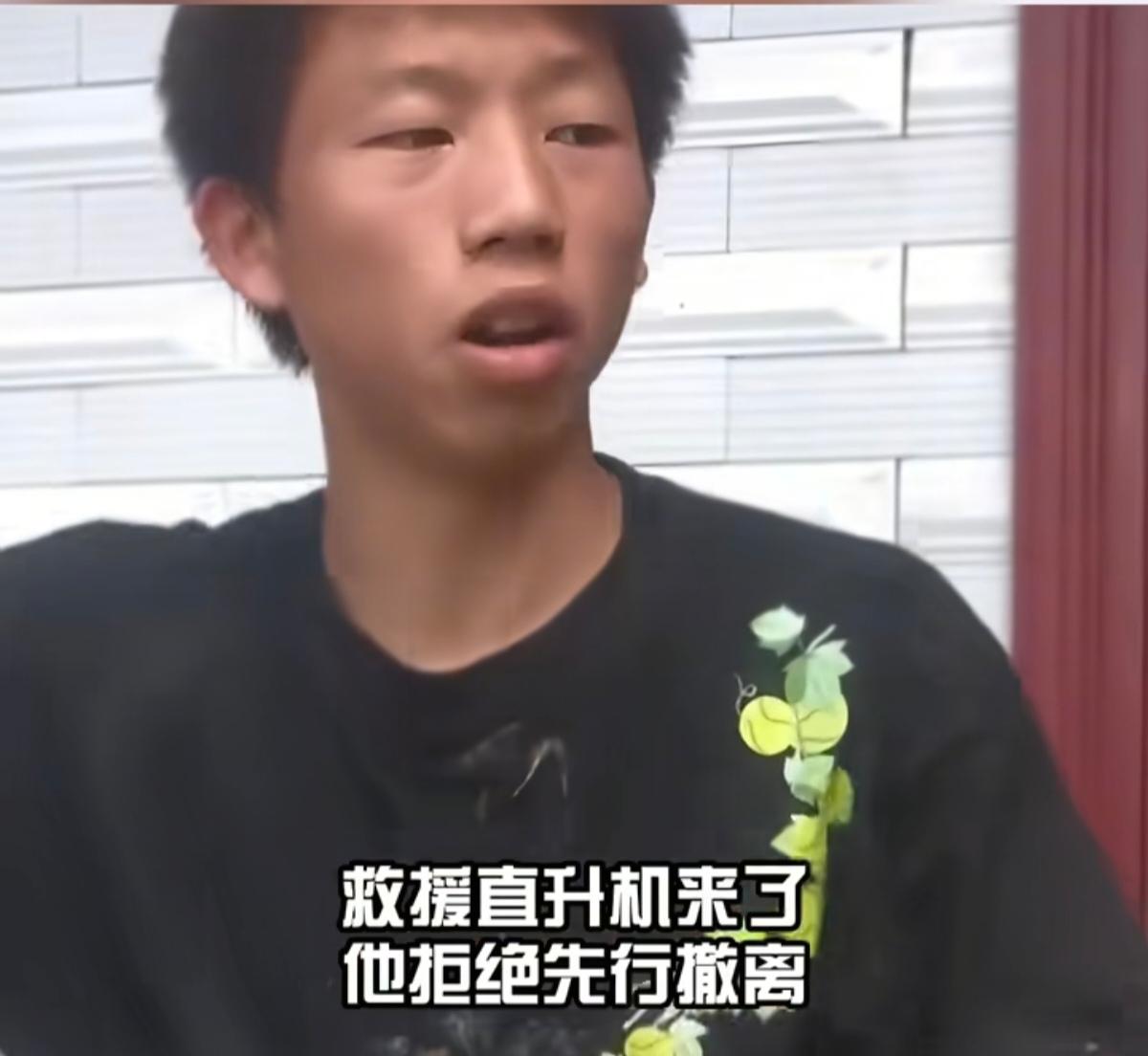 我知道，你印象里17岁的孩子，可能还在为手机被没收跟爸妈置气。但同样的年纪，在湖