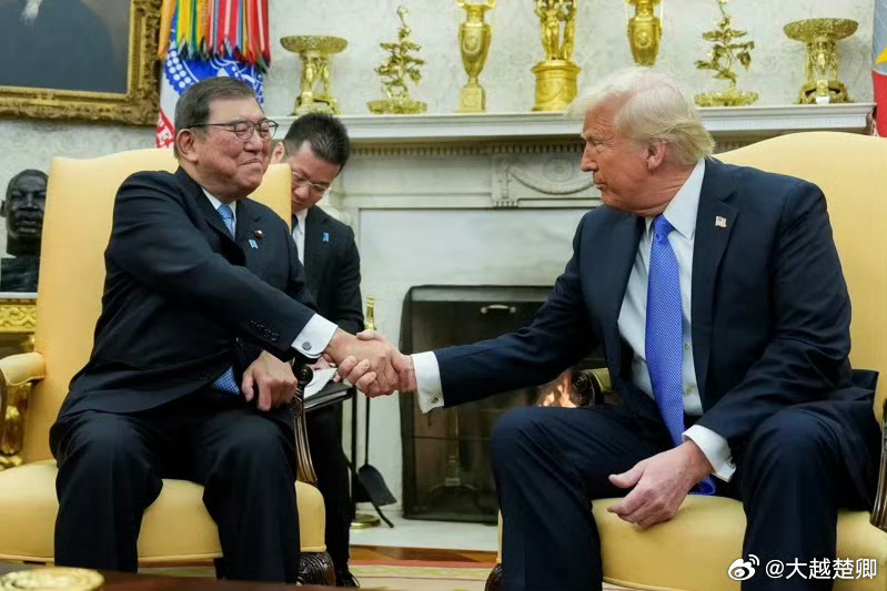 石破茂说，特朗普衡量万事万物的标准是利益得失。特朗普不爱被指出错误，别人必须逢迎