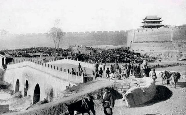 1953年，志愿军师长王扶之负伤回国，偶遇一赶车老丈，于是便乘车回家，两人相谈甚