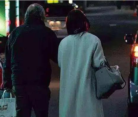 “倾尽青春共建家园，却换来一纸离婚协议！”一女子陪丈夫白手起家，建起二层洋楼，为