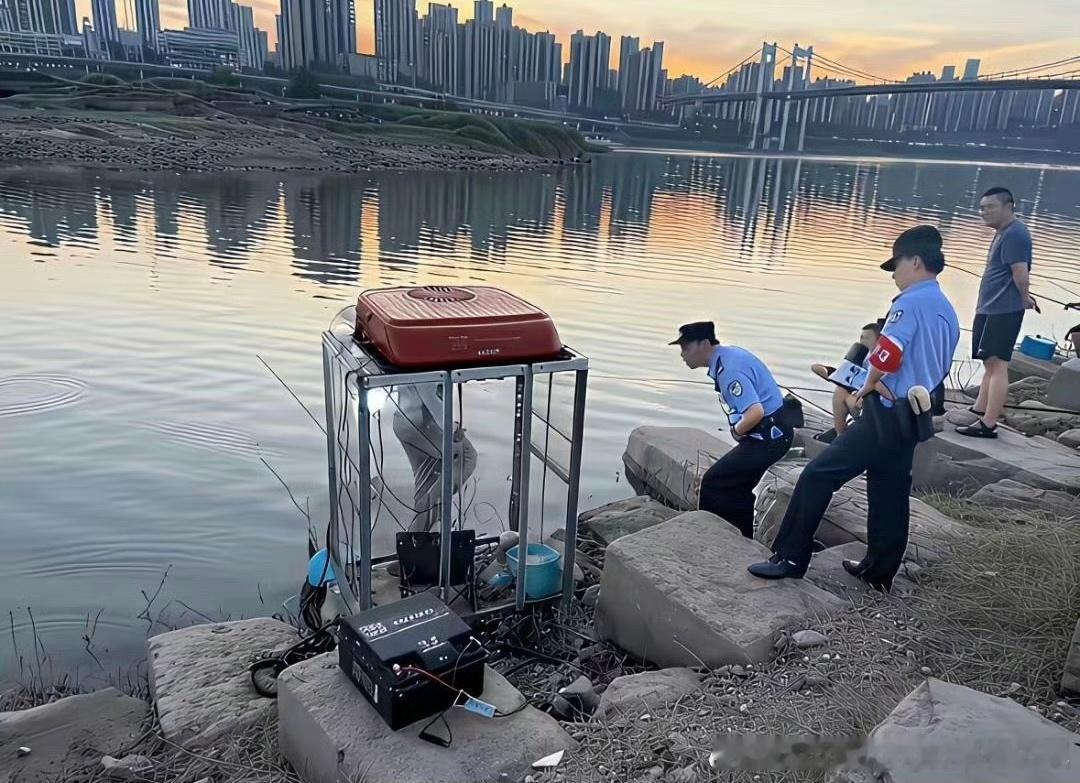 钓鱼佬的装备竞赛已经进化到自带空调了 