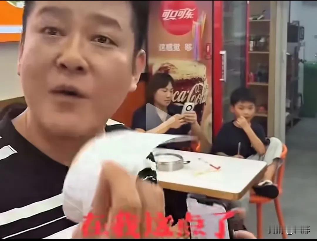 公道自在人心，这饸烙面老板要完蛋！第一，你饭店里写着可以续面，没写限制次数吧！