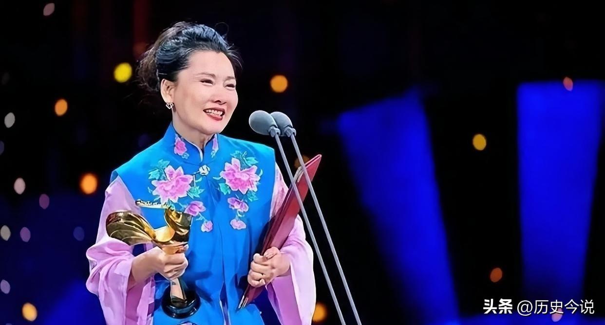 何赛飞：5岁被母亲以照相为由抛下，与父相依半生，年过五十仍觉自己是孤儿
 
阅读