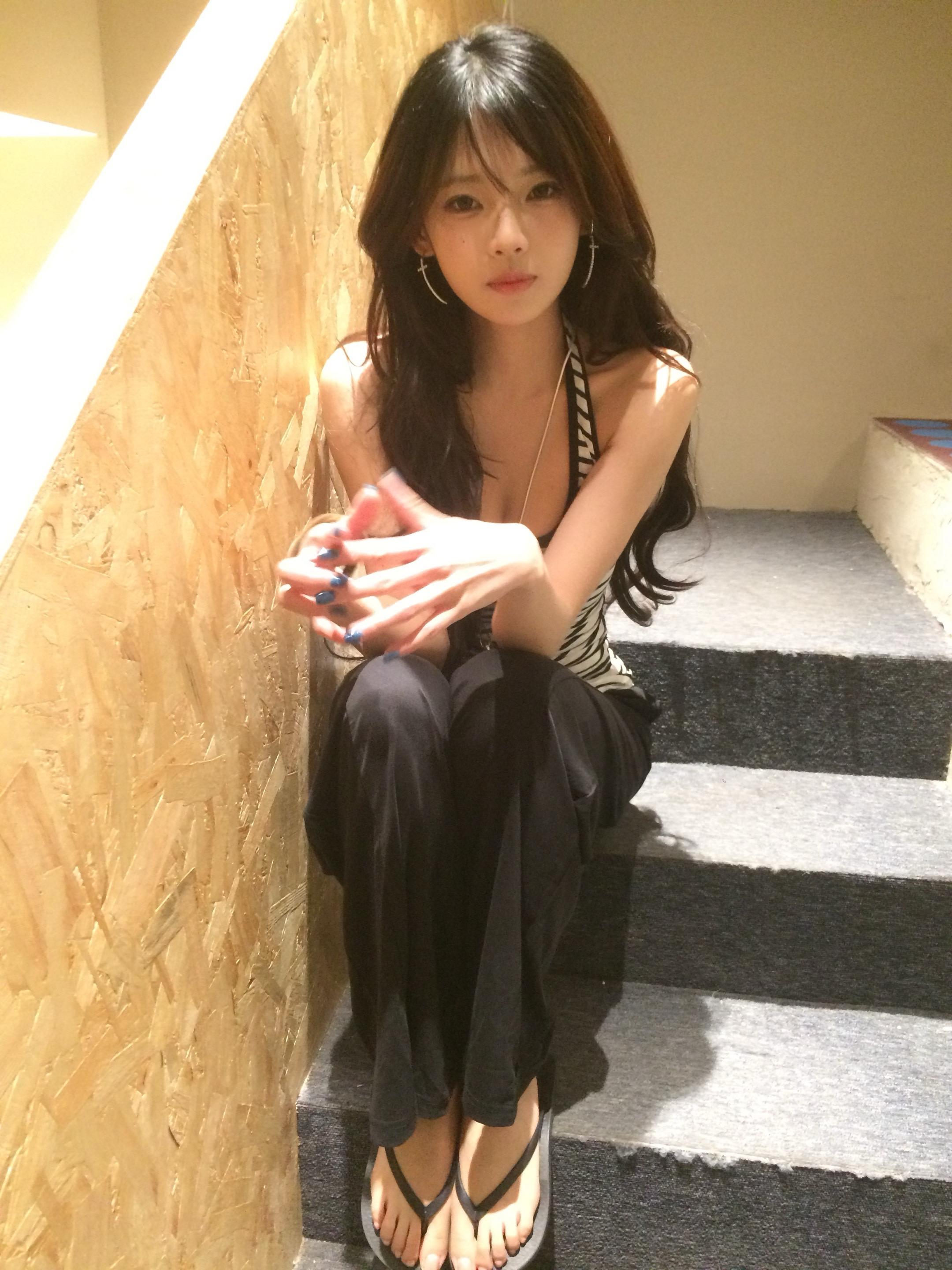 她大我三岁 有着大姐姐的干脆。