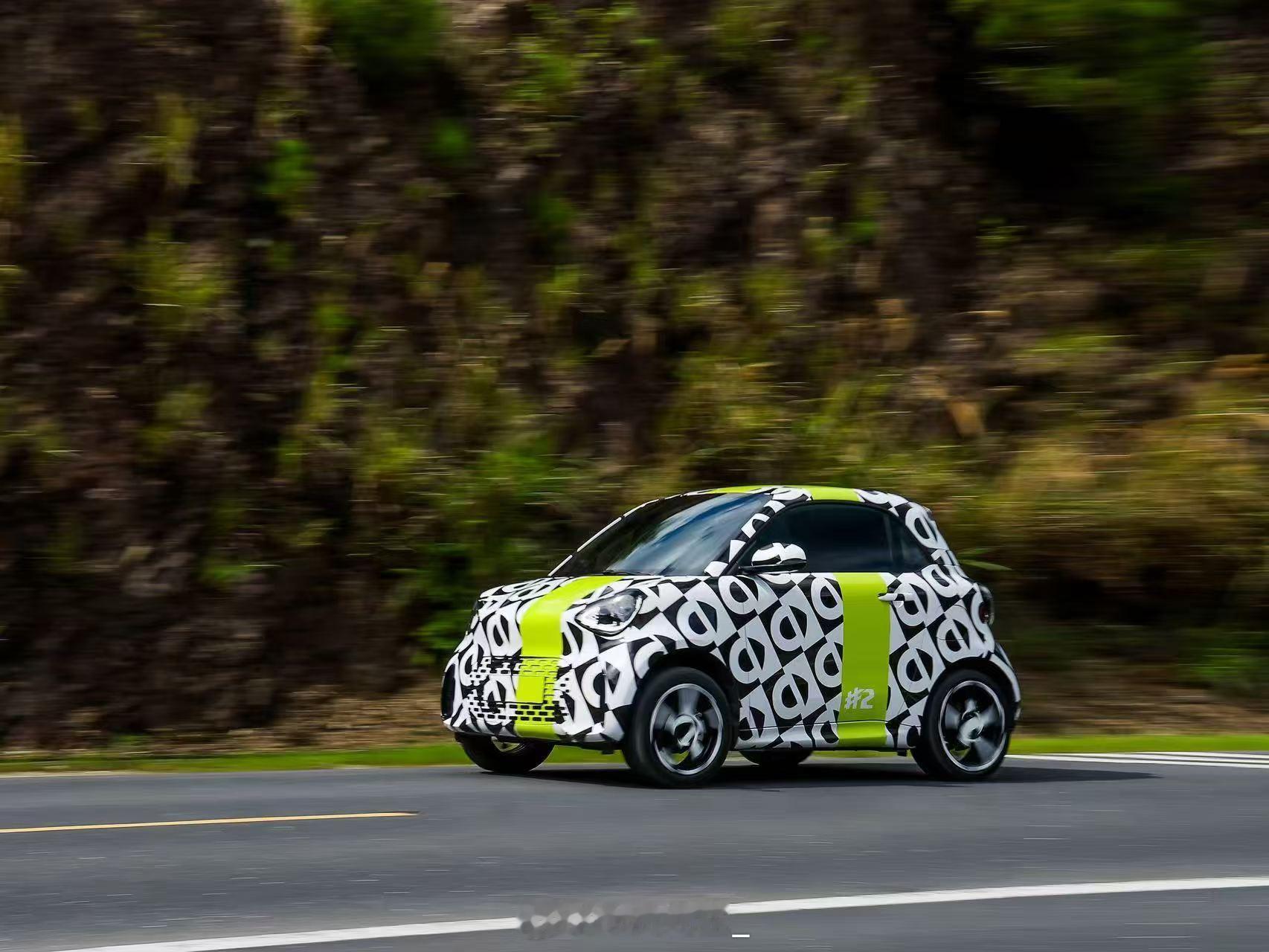smart 全新的 fortwo，要来了。在慕尼黑街头还能看到非常多的纯电版。欧