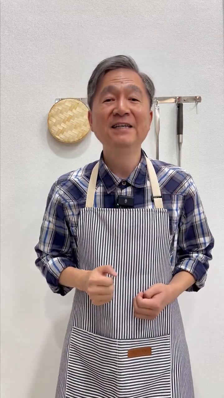 炒菜先放盐，味道差一半。
炒菜记得别先放盐巴，难吃的要命。看完这个视频，你学个1