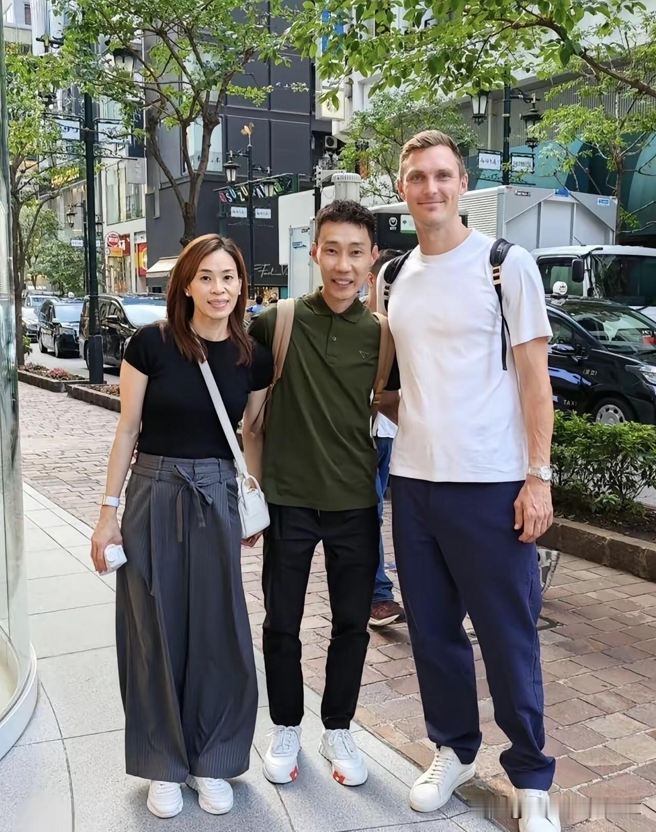拿过羽毛球世界冠军、奥运冠军的安赛龙身形好高挑，如今退役之后的他体型还保持的可以