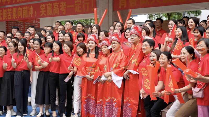 你有哪些给高考学子的祝福加油吧，孩子们！考出一个美好的未来！让你们的人生经历更加