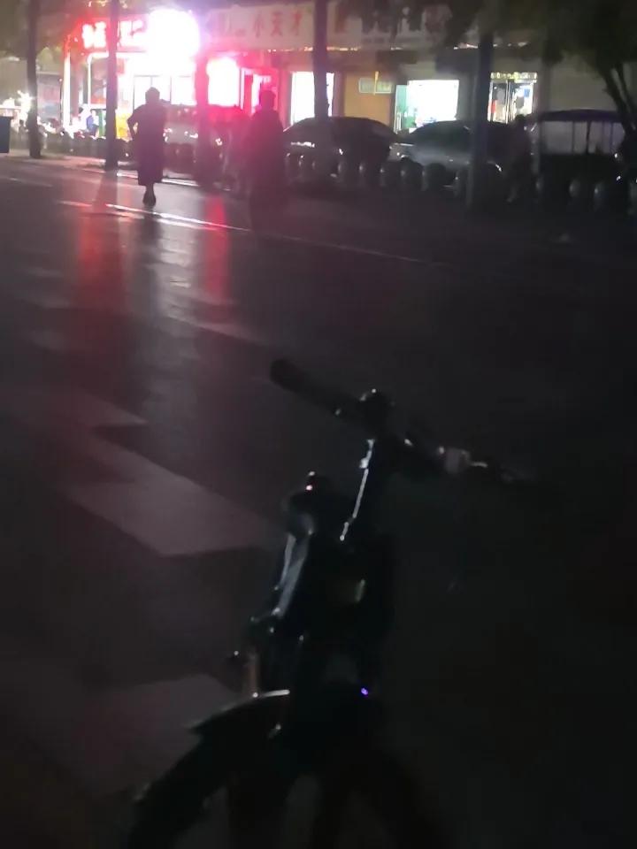 之前还不太相信，关于妇联主任的那些故事，今天算是亲眼见了。
今天晚上起风了，炎热