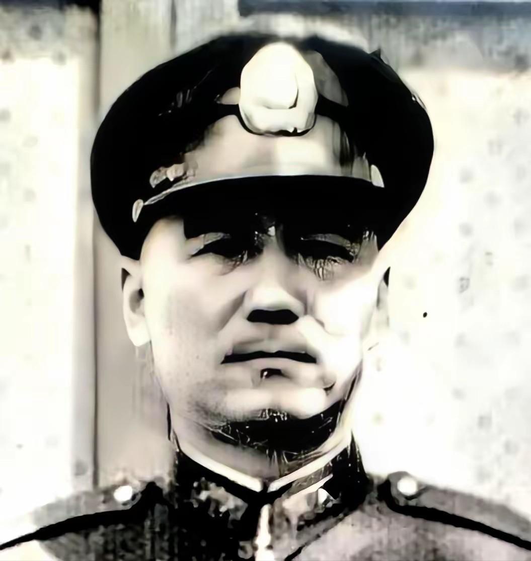 1949年，成都已被团团围住，国军30军军长鲁崇义把心腹叫到一起，只说了一件事：