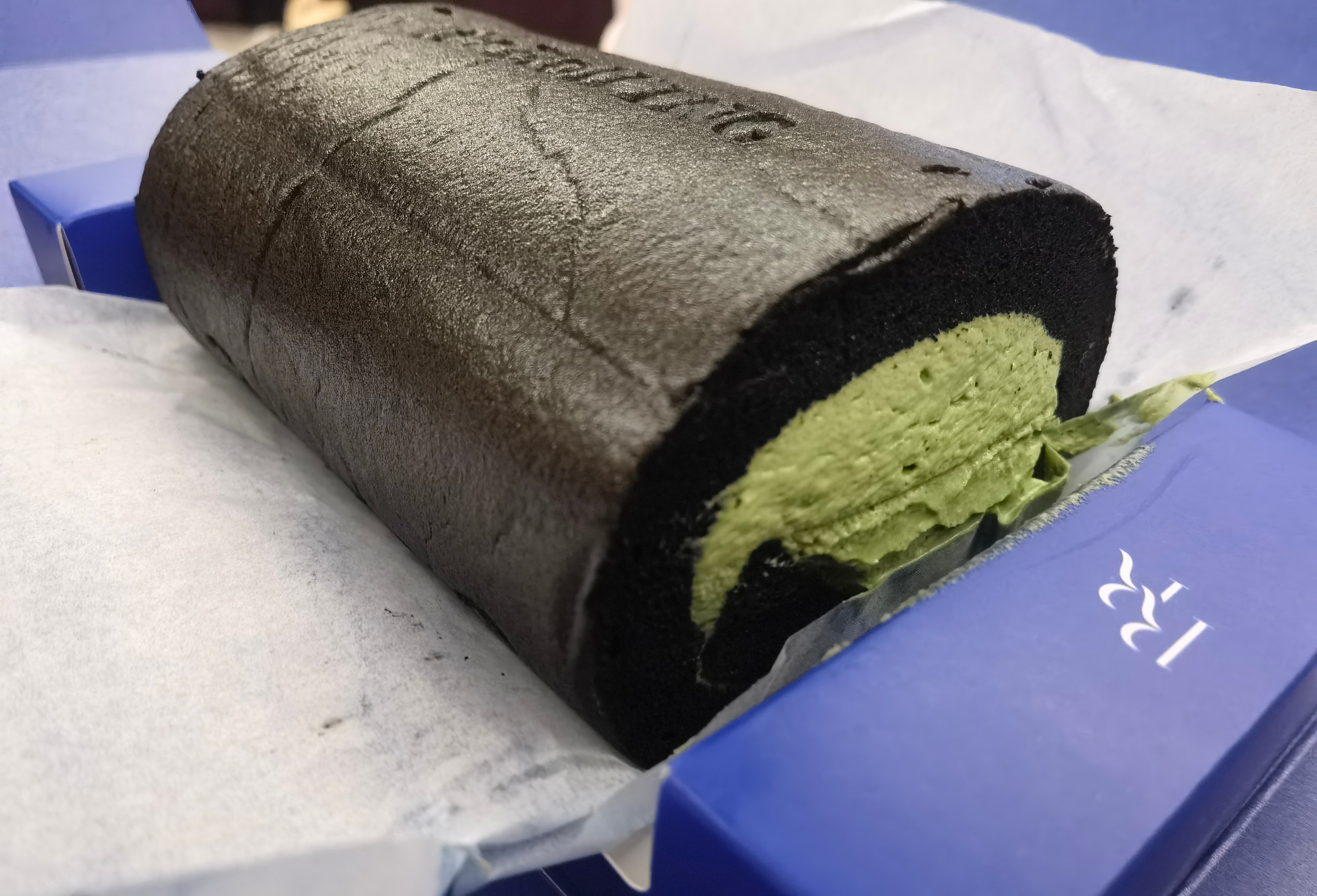 女儿想吃the Rolling手作瑞士卷，那就安排，黑金抹茶味好经典[爱慕] ​