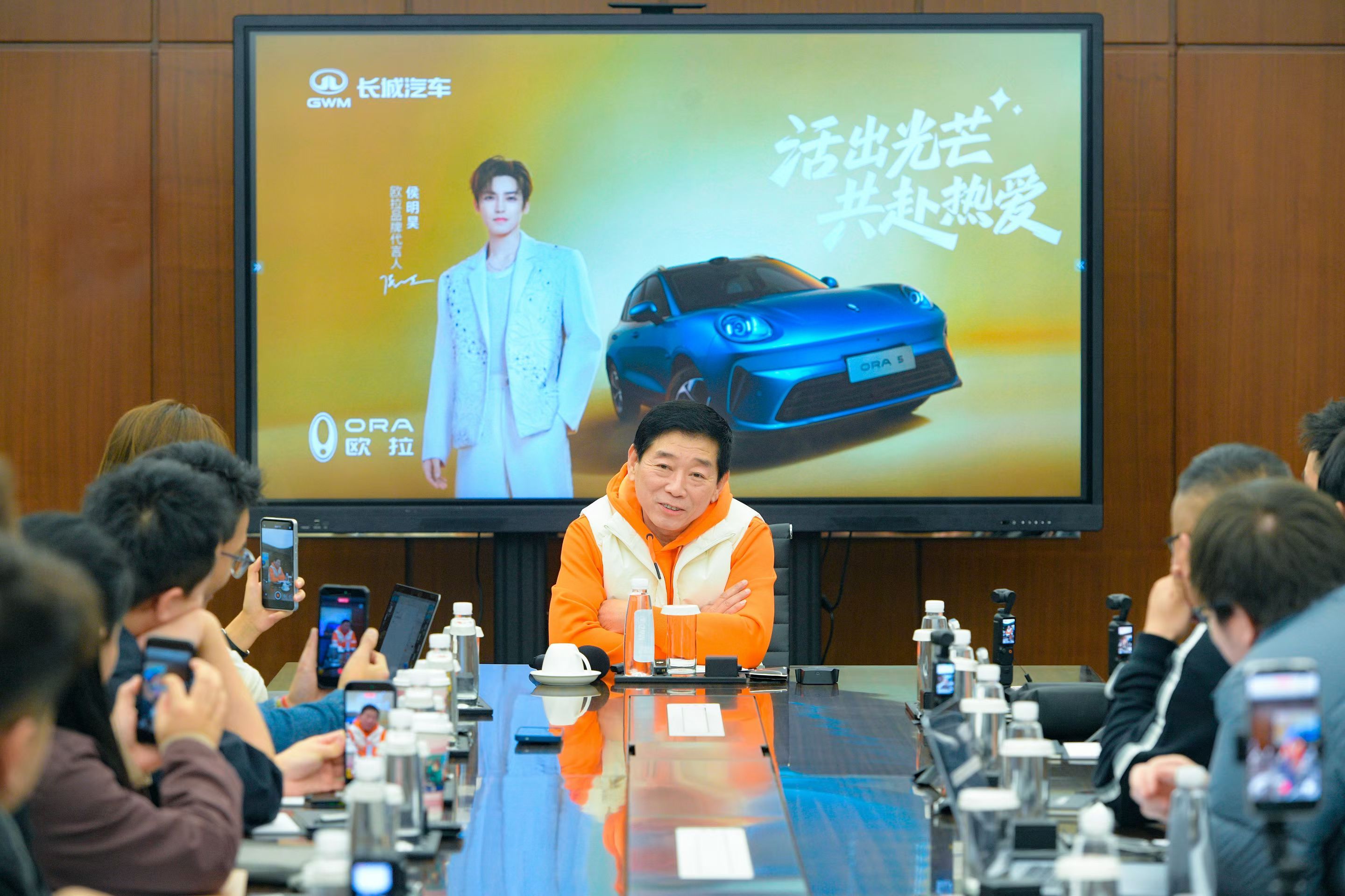 哎哟魏 心态和打扮都太有活力了！所以长城也出了很多适合年轻人的潮酷车型。 