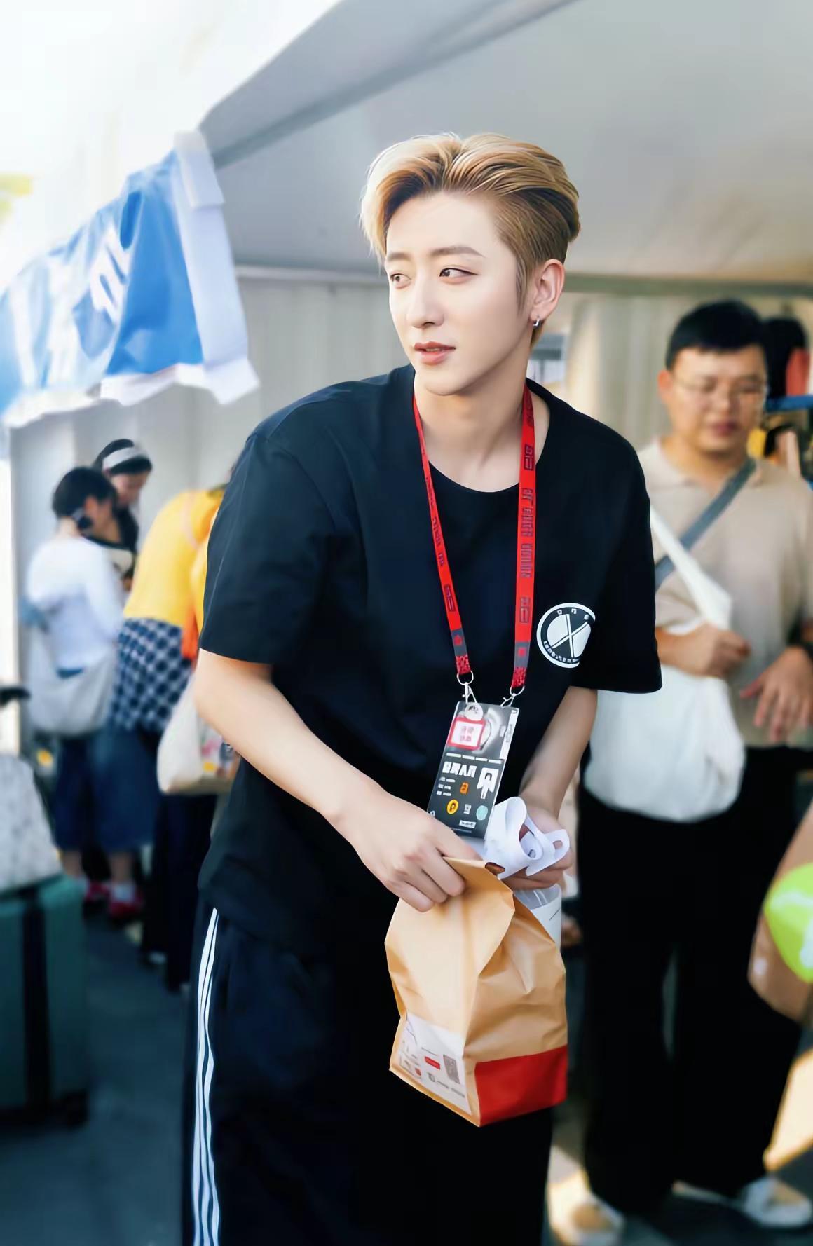 路人视角📸。煜宸jackson 徐良伴舞 煜宸 徐良