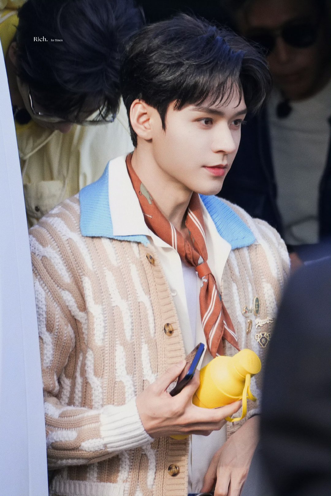 龚俊这组图真好看👀皮肤状态好嫩好嫩~感觉能掐出水了~ 